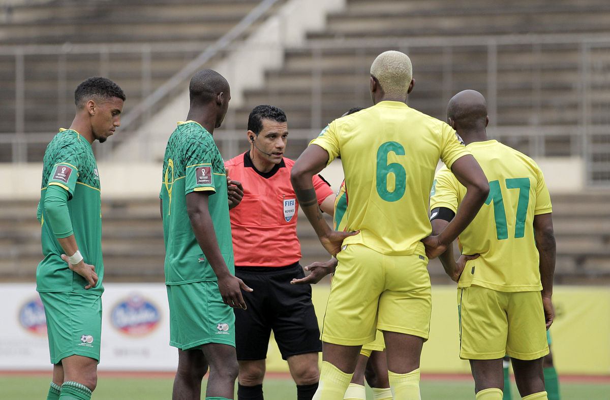 非洲球员的表现引起球迷争议