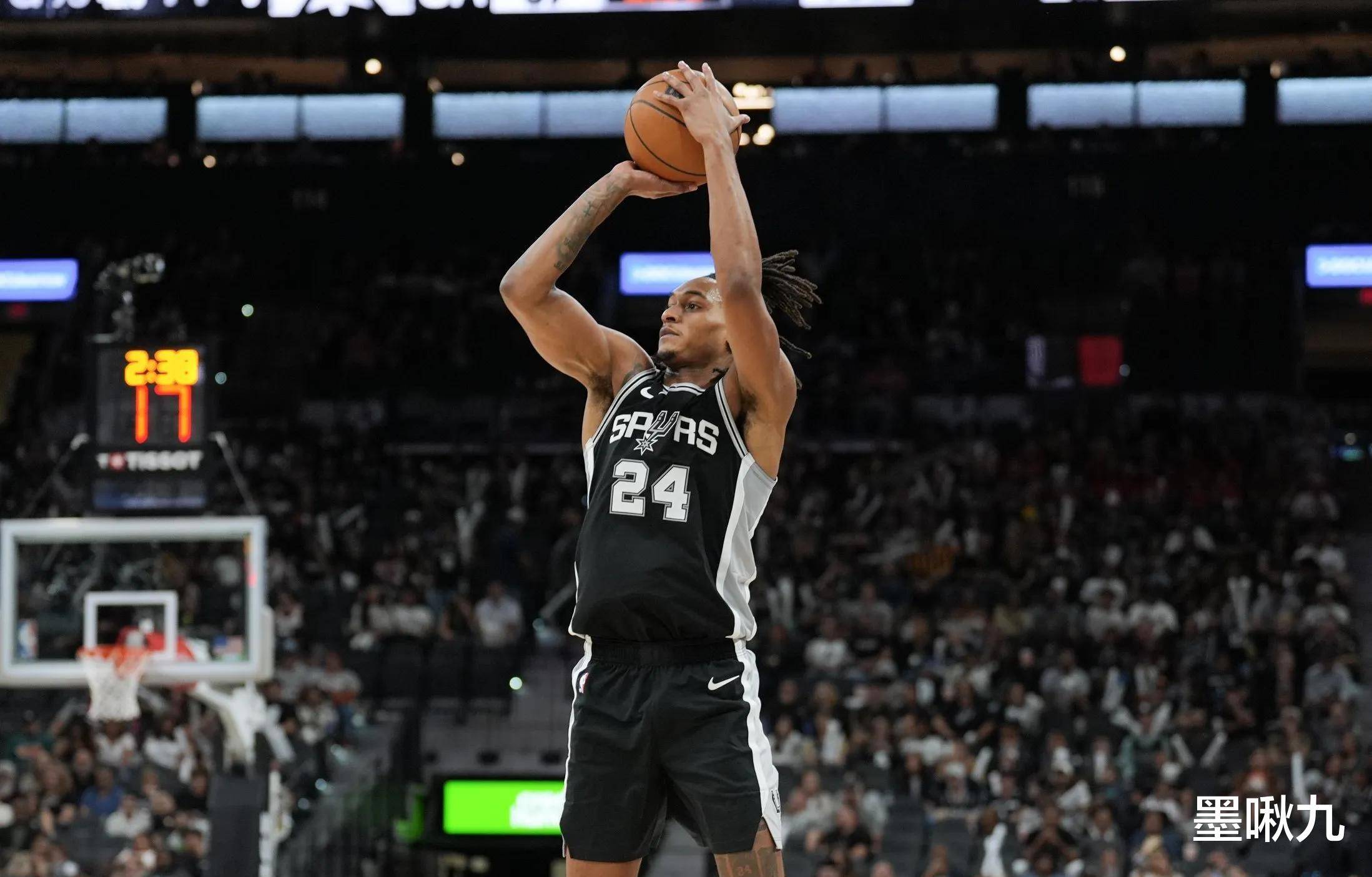 巴特勒回归赛场，惊险取胜首场状态亮眼，加拿大队观众沸腾！的简单介绍