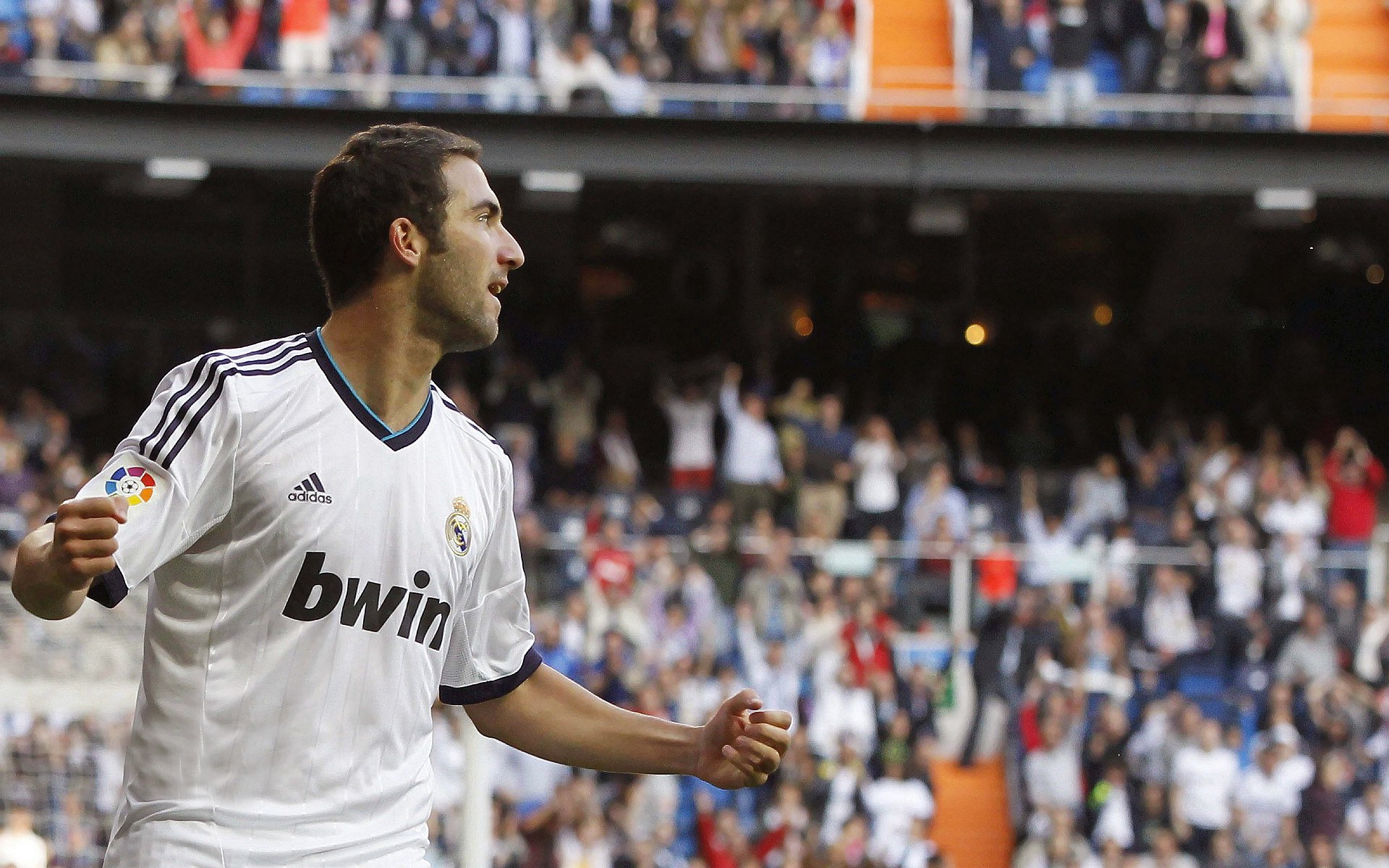 波士顿凯尔特人半决赛横扫广州队，李盈莹砍下20记关键球，全场沸腾